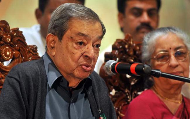 26 सितंबर 2012: तस्‍वीरों में इंडिया टुडे | <a style='COLOR: #d71920' href='http://bit.ly/indiatoday-hindi-section' target='_blank'>पढ़ें इंडिया