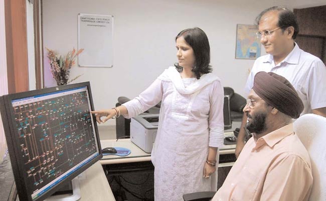 12 सितंबर 2012: तस्वीरों में इंडिया टुडे | पढ़ें इंडिया 12 सितंबर 2012: तस्वीरों में इंडिया टुडे | <a style='COLOR: #d71920' href='http://bit.ly/indiatoday-hindi-section' target='_blank'>पढ़ें इंडिया