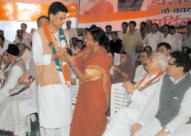 26 सितंबर 2012: तस्वीरों में इंडिया टुडे | पढ़ें इंडिया 26 सितंबर 2012: तस्वीरों में इंडिया टुडे | <a style='COLOR: #d71920' href='http://bit.ly/indiatoday-hindi-section' target='_blank'>पढ़ें इंडिया