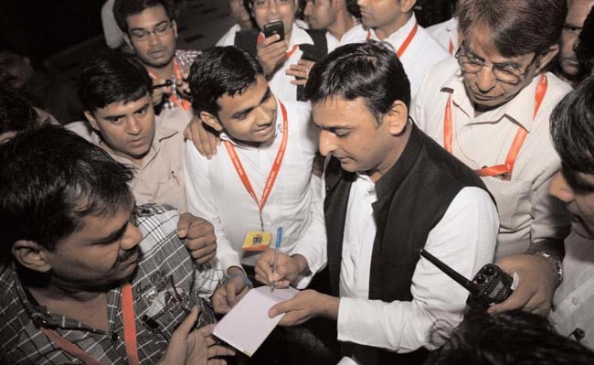 26 सितंबर 2012: तस्वीरों में इंडिया टुडे | पढ़ें इंडिया 26 सितंबर 2012: तस्वीरों में इंडिया टुडे | <a style='COLOR: #d71920' href='http://bit.ly/indiatoday-hindi-section' target='_blank'>पढ़ें इंडिया