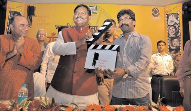 3 अक्टूबर 2012: तस्वीरों में इंडिया टुडे | पढ़ें 3 अक्टूबर 2012: तस्वीरों में इंडिया टुडे | <a style='COLOR: #d71920' href='http://bit.ly/indiatoday-hindi-section' target='_blank'>पढ़ें