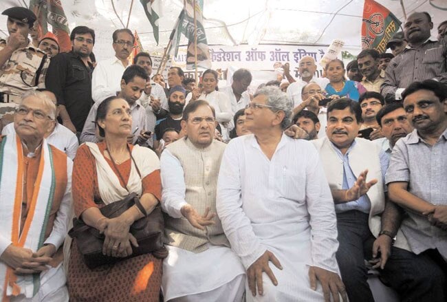 3 अक्टूबर 2012: तस्वीरों में इंडिया टुडे | पढ़ें 3 अक्टूबर 2012: तस्वीरों में इंडिया टुडे | <a style='COLOR: #d71920' href='http://bit.ly/indiatoday-hindi-section' target='_blank'>पढ़ें