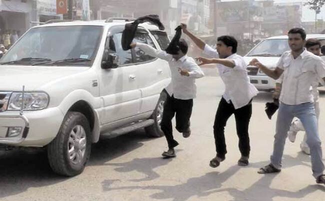 17 अक्टूबर 2012: तस्वीरों में इंडिया टुडे | पढ़ें 17 अक्टूबर 2012: तस्वीरों में इंडिया टुडे | <a style='COLOR: #d71920' href='http://bit.ly/indiatoday-hindi-section' target='_blank'>पढ़ें