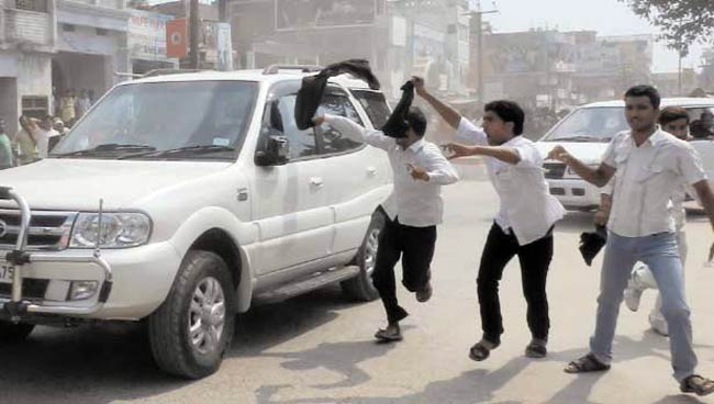 17 अक्टूबर 2012: तस्वीरों में इंडिया टुडे | पढ़ें 17 अक्टूबर 2012: तस्वीरों में इंडिया टुडे | <a style='COLOR: #d71920' href='http://bit.ly/indiatoday-hindi-section' target='_blank'>पढ़ें