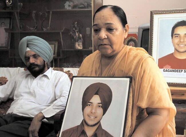 3 अक्टूबर 2012: तस्वीरों में इंडिया टुडे | पढ़ें 3 अक्टूबर 2012: तस्वीरों में इंडिया टुडे | <a style='COLOR: #d71920' href='http://bit.ly/indiatoday-hindi-section' target='_blank'>पढ़ें