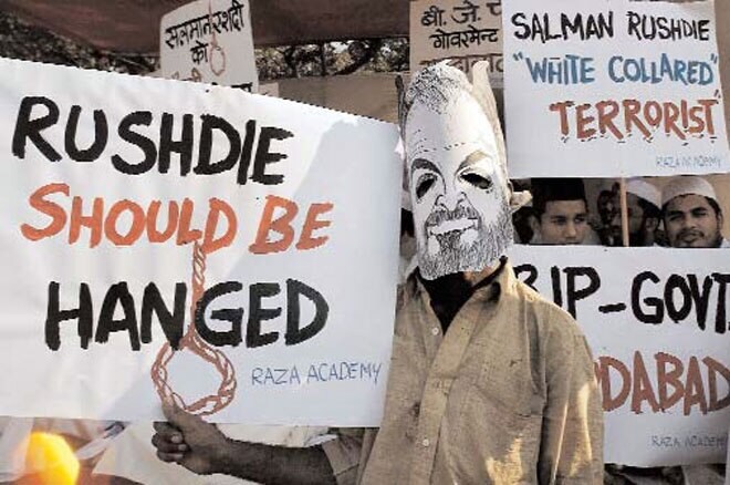 3 अक्टूबर 2012: तस्वीरों में इंडिया टुडे | पढ़ें 3 अक्टूबर 2012: तस्वीरों में इंडिया टुडे | <a style='COLOR: #d71920' href='http://bit.ly/indiatoday-hindi-section' target='_blank'>पढ़ें