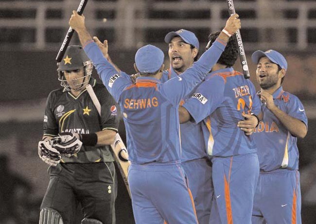 28 नवंबर 2012: तस्वीरों में इंडिया टुडे | पढ़ें इंडिया 28 नवंबर 2012: तस्वीरों में इंडिया टुडे | <a style='COLOR: #d71920' href='http://bit.ly/indiatoday-hindi-section' target='_blank'>पढ़ें इंडिया