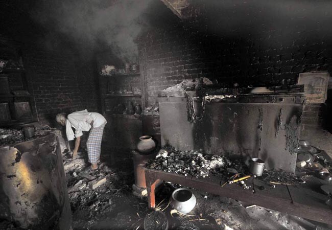 14 नवंबर 2012: तस्वीरों में इंडिया टुडे | पढ़ें इंडिया 14 नवंबर 2012: तस्वीरों में इंडिया टुडे | <a style='COLOR: #d71920' href='http://bit.ly/indiatoday-hindi-section' target='_blank'>पढ़ें इंडिया