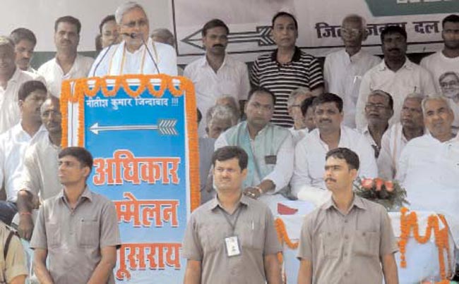 31 अक्टूबर 2012: तस्वीरों में इंडिया टुडे | पढ़ें 31 अक्टूबर 2012: तस्वीरों में इंडिया टुडे | <a style='COLOR: #d71920' href='http://bit.ly/indiatoday-hindi-section' target='_blank'>पढ़ें