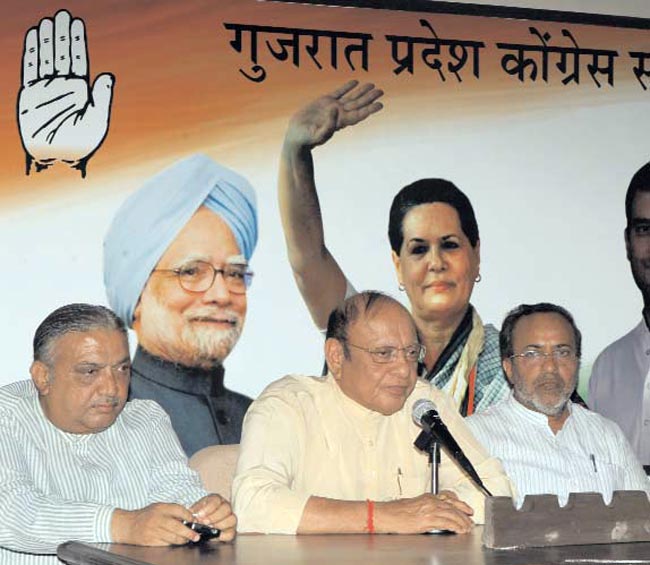 31 अक्टूबर 2012: तस्वीरों में इंडिया टुडे | पढ़ें 31 अक्टूबर 2012: तस्वीरों में इंडिया टुडे | <a style='COLOR: #d71920' href='http://bit.ly/indiatoday-hindi-section' target='_blank'>पढ़ें