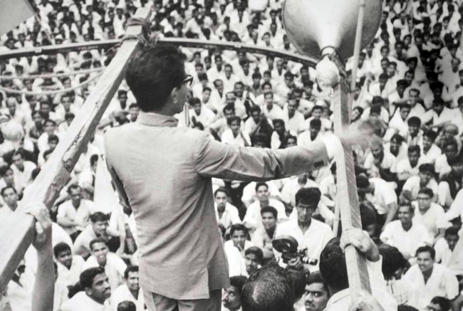 05 दिसंबर 2012: तस्वीरों में इंडिया टुडे | पढ़ें इंडिया 05 दिसंबर 2012: तस्वीरों में इंडिया टुडे | <a style='COLOR: #d71920' href='http://bit.ly/indiatoday-hindi-section' target='_blank'>पढ़ें इंडिया