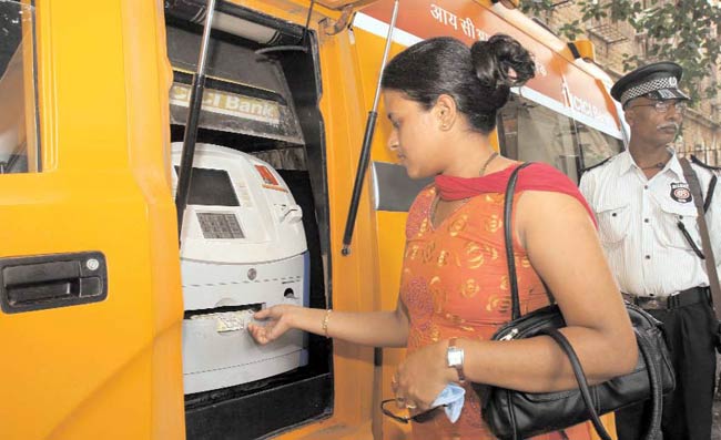 12 दिसंबर 2012: तस्‍वीरों में इंडिया टुडे | <a style='COLOR: #d71920' href='http://bit.ly/indiatoday-hindi-section' target='_blank'>पढ़ें इंडिया