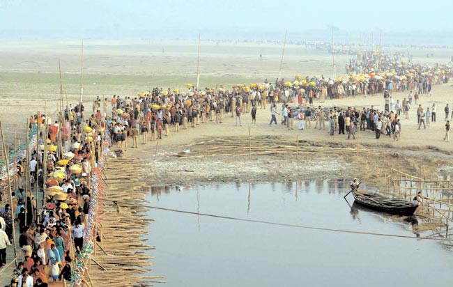 05 दिसंबर 2012: तस्वीरों में इंडिया टुडे | पढ़ें इंडिया 05 दिसंबर 2012: तस्वीरों में इंडिया टुडे | <a style='COLOR: #d71920' href='http://bit.ly/indiatoday-hindi-section' target='_blank'>पढ़ें इंडिया