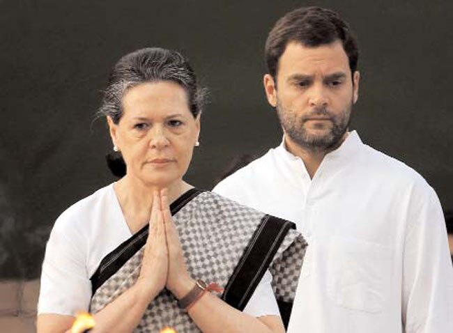 24 अक्‍टूबर 2012: तस्‍वीरों में इंडिया टुडे | <a style='COLOR: #d71920' href='http://bit.ly/indiatoday-hindi-section' target='_blank'>पढ़ें