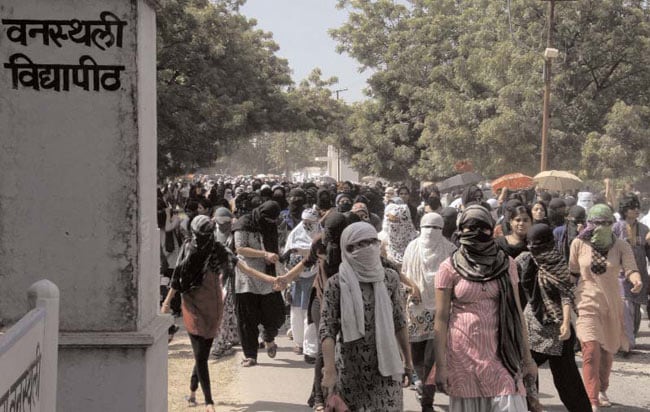 24 अक्टूबर 2012: तस्वीरों में इंडिया टुडे | पढ़ें 24 अक्टूबर 2012: तस्वीरों में इंडिया टुडे | <a style='COLOR: #d71920' href='http://bit.ly/indiatoday-hindi-section' target='_blank'>पढ़ें