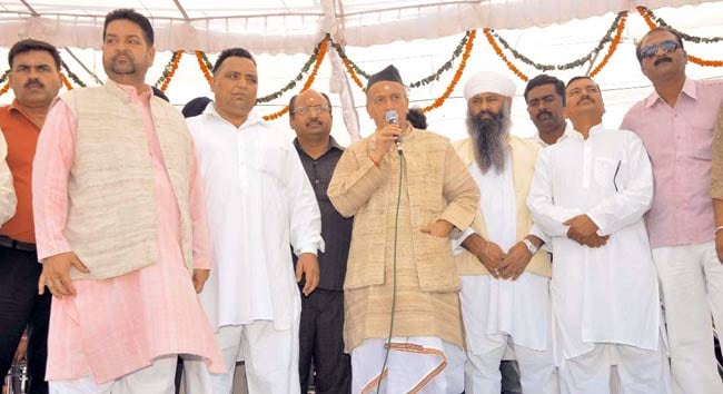 12 दिसंबर 2012: तस्वीरों में इंडिया टुडे | पढ़ें इंडिया 12 दिसंबर 2012: तस्वीरों में इंडिया टुडे | <a style='COLOR: #d71920' href='http://bit.ly/indiatoday-hindi-section' target='_blank'>पढ़ें इंडिया