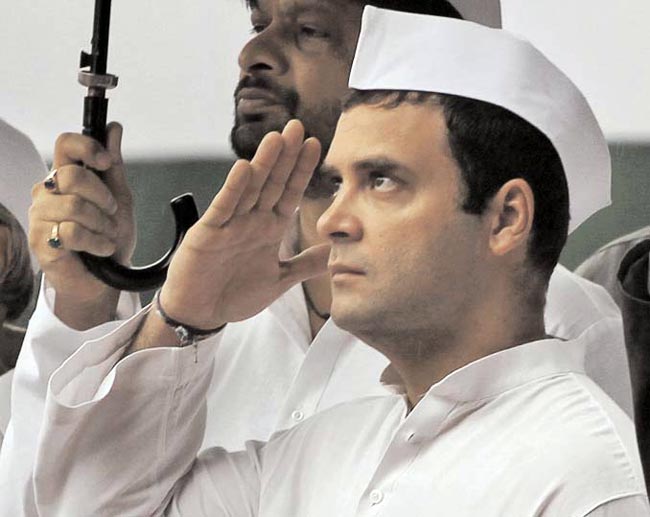 05 दिसंबर 2012: तस्वीरों में इंडिया टुडे | पढ़ें इंडिया 05 दिसंबर 2012: तस्वीरों में इंडिया टुडे | <a style='COLOR: #d71920' href='http://bit.ly/indiatoday-hindi-section' target='_blank'>पढ़ें इंडिया