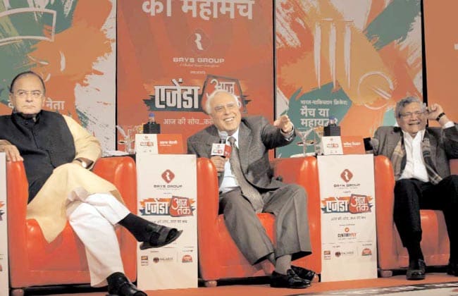 19 दिसंबर 2012: तस्वीरों में इंडिया टुडे | पढ़ें इंडिया 19 दिसंबर 2012: तस्वीरों में इंडिया टुडे | <a style='COLOR: #d71920' href='http://bit.ly/indiatoday-hindi-section' target='_blank'>पढ़ें इंडिया