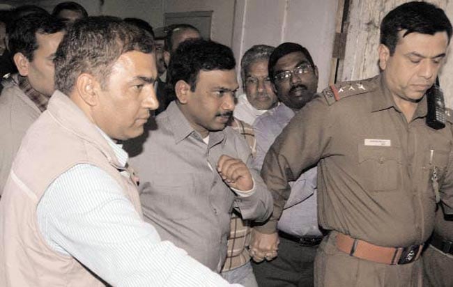 26 दिसंबर 2012: तस्वीरों में इंडिया टुडे | पढ़ें इंडिया 26 दिसंबर 2012: तस्वीरों में इंडिया टुडे | <a style='COLOR: #d71920' href='http://bit.ly/indiatoday-hindi-section' target='_blank'>पढ़ें इंडिया