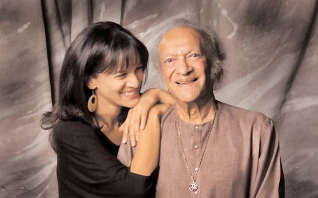 26 दिसंबर 2012: तस्वीरों में इंडिया टुडे | पढ़ें इंडिया 26 दिसंबर 2012: तस्वीरों में इंडिया टुडे | <a style='COLOR: #d71920' href='http://bit.ly/indiatoday-hindi-section' target='_blank'>पढ़ें इंडिया