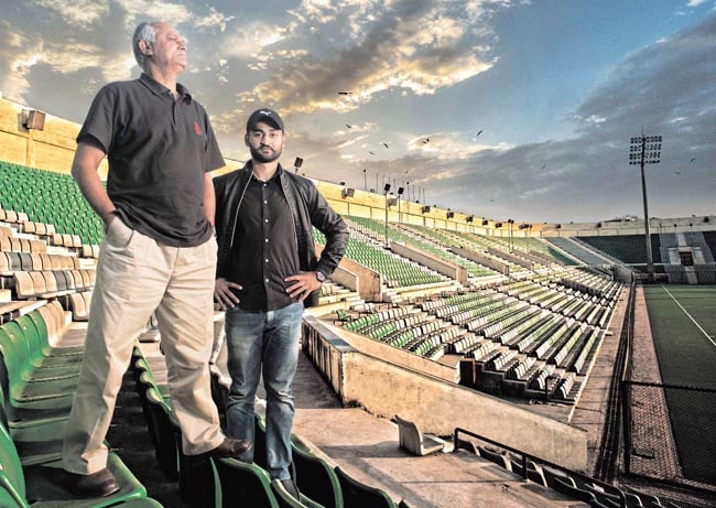 26 दिसंबर 2012: तस्वीरों में इंडिया टुडे | पढ़ें इंडिया 26 दिसंबर 2012: तस्वीरों में इंडिया टुडे | <a style='COLOR: #d71920' href='http://bit.ly/indiatoday-hindi-section' target='_blank'>पढ़ें इंडिया