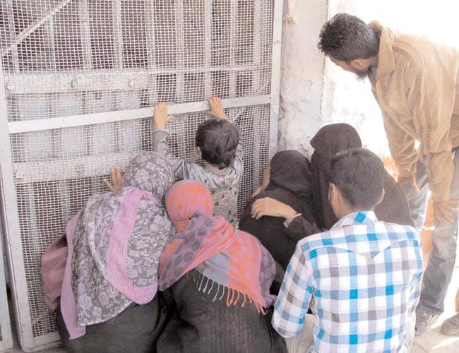 19 दिसंबर 2012: तस्वीरों में इंडिया टुडे | पढ़ें इंडिया 19 दिसंबर 2012: तस्वीरों में इंडिया टुडे | <a style='COLOR: #d71920' href='http://bit.ly/indiatoday-hindi-section' target='_blank'>पढ़ें इंडिया