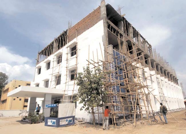 2 जनवरी 2013: तस्वीरों में इंडिया टुडे | पढ़ें इंडिया 2 जनवरी 2013: तस्वीरों में इंडिया टुडे | <a style='COLOR: #d71920' href='http://bit.ly/indiatoday-hindi-section' target='_blank'>पढ़ें इंडिया