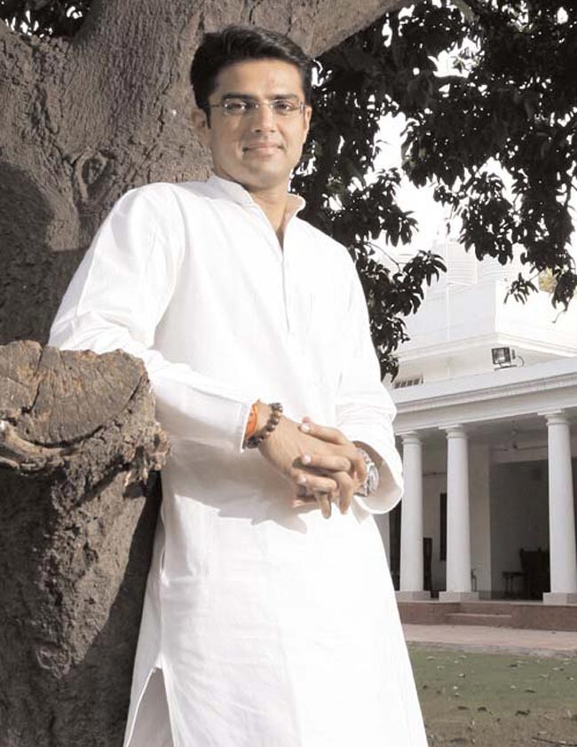 23 जनवरी 2013: तस्वीरों में इंडिया टुडे | पढ़ें इंडिया 23 जनवरी 2013: तस्वीरों में इंडिया टुडे | <a style='COLOR: #d71920' href='http://bit.ly/indiatoday-hindi-section' target='_blank'>पढ़ें इंडिया