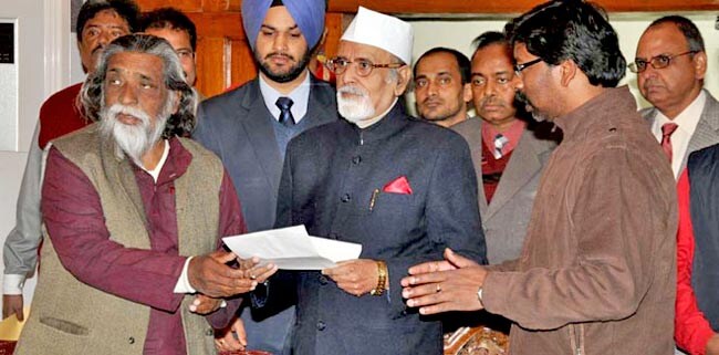 23 जनवरी 2013: तस्वीरों में इंडिया टुडे | पढ़ें इंडिया 23 जनवरी 2013: तस्वीरों में इंडिया टुडे | <a style='COLOR: #d71920' href='http://bit.ly/indiatoday-hindi-section' target='_blank'>पढ़ें इंडिया