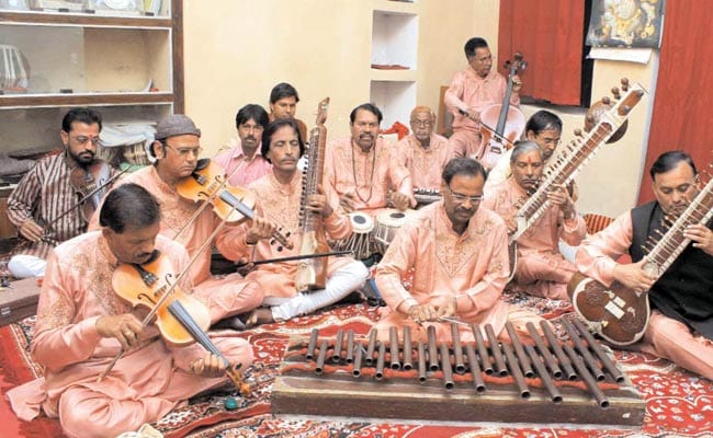 2 जनवरी 2013: तस्वीरों में इंडिया टुडे | पढ़ें इंडिया 2 जनवरी 2013: तस्वीरों में इंडिया टुडे | <a style='COLOR: #d71920' href='http://bit.ly/indiatoday-hindi-section' target='_blank'>पढ़ें इंडिया