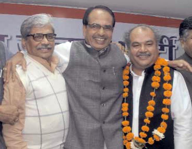 2 जनवरी 2013: तस्वीरों में इंडिया टुडे | पढ़ें इंडिया 2 जनवरी 2013: तस्वीरों में इंडिया टुडे | <a style='COLOR: #d71920' href='http://bit.ly/indiatoday-hindi-section' target='_blank'>पढ़ें इंडिया