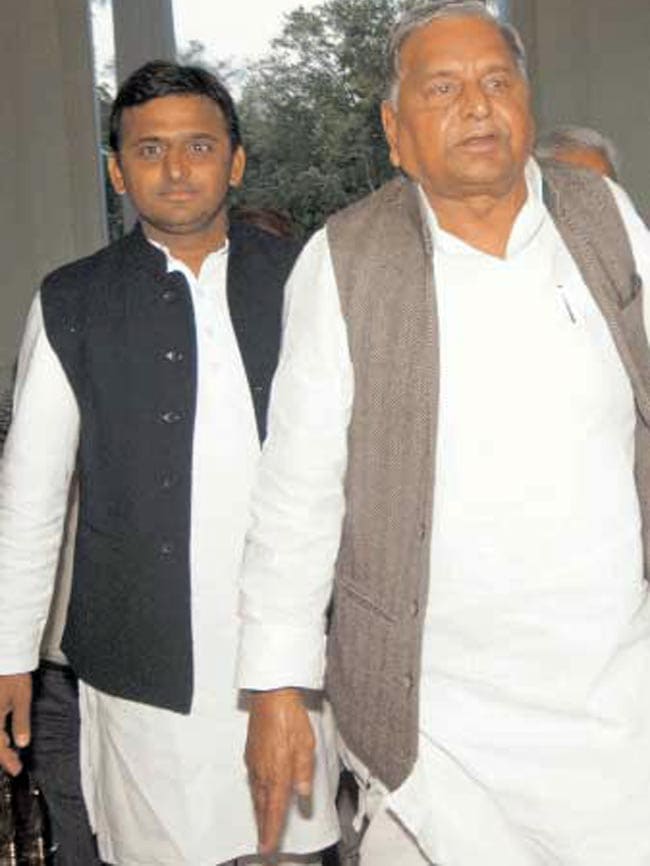 2 जनवरी 2013: तस्वीरों में इंडिया टुडे | पढ़ें इंडिया 2 जनवरी 2013: तस्वीरों में इंडिया टुडे | <a style='COLOR: #d71920' href='http://bit.ly/indiatoday-hindi-section' target='_blank'>पढ़ें इंडिया