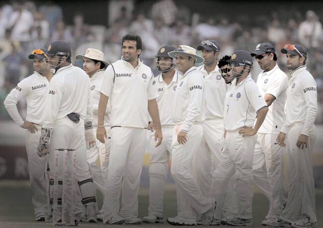 2 जनवरी 2013: तस्वीरों में इंडिया टुडे | पढ़ें इंडिया 2 जनवरी 2013: तस्वीरों में इंडिया टुडे | <a style='COLOR: #d71920' href='http://bit.ly/indiatoday-hindi-section' target='_blank'>पढ़ें इंडिया