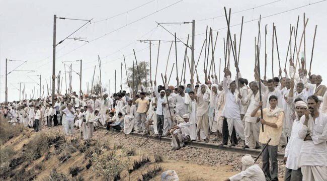 19 दिसंबर 2012: तस्वीरों में इंडिया टुडे | पढ़ें इंडिया 19 दिसंबर 2012: तस्वीरों में इंडिया टुडे | <a style='COLOR: #d71920' href='http://bit.ly/indiatoday-hindi-section' target='_blank'>पढ़ें इंडिया