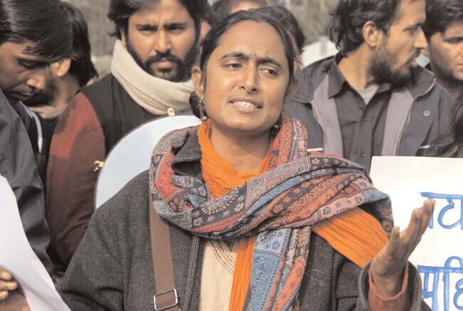 16 जनवरी 2013: तस्वीरों में इंडिया टुडे | पढ़ें इंडिया 16 जनवरी 2013: तस्वीरों में इंडिया टुडे | <a style='COLOR: #d71920' href='http://bit.ly/indiatoday-hindi-section' target='_blank'>पढ़ें इंडिया