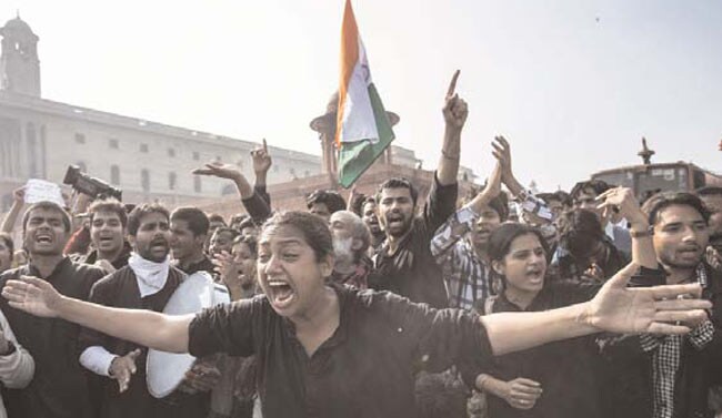 16 जनवरी 2013: तस्वीरों में इंडिया टुडे | पढ़ें इंडिया 16 जनवरी 2013: तस्वीरों में इंडिया टुडे | <a style='COLOR: #d71920' href='http://bit.ly/indiatoday-hindi-section' target='_blank'>पढ़ें इंडिया