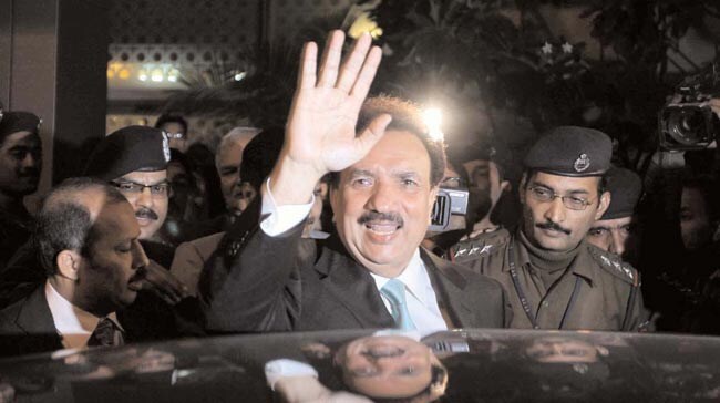 2 जनवरी 2013: तस्वीरों में इंडिया टुडे | पढ़ें इंडिया 2 जनवरी 2013: तस्वीरों में इंडिया टुडे | <a style='COLOR: #d71920' href='http://bit.ly/indiatoday-hindi-section' target='_blank'>पढ़ें इंडिया