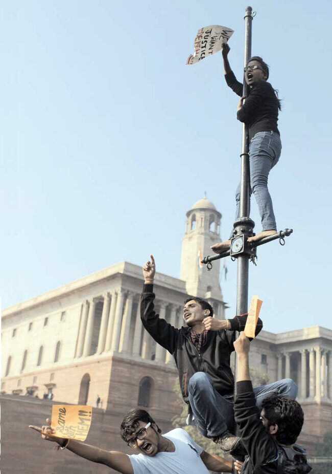 9 जनवरी 2013: तस्वीरों में इंडिया टुडे | पढ़ें इंडिया 9 जनवरी 2013: तस्वीरों में इंडिया टुडे | <a style='COLOR: #d71920' href='http://bit.ly/indiatoday-hindi-section' target='_blank'>पढ़ें इंडिया