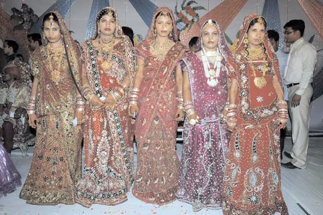 2 जनवरी 2013: तस्वीरों में इंडिया टुडे | पढ़ें इंडिया 2 जनवरी 2013: तस्वीरों में इंडिया टुडे | <a style='COLOR: #d71920' href='http://bit.ly/indiatoday-hindi-section' target='_blank'>पढ़ें इंडिया