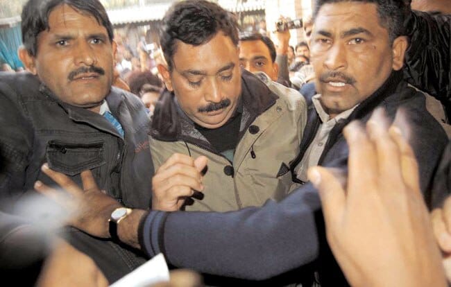 23 जनवरी 2013: तस्वीरों में इंडिया टुडे | पढ़ें इंडिया 23 जनवरी 2013: तस्वीरों में इंडिया टुडे | <a style='COLOR: #d71920' href='http://bit.ly/indiatoday-hindi-section' target='_blank'>पढ़ें इंडिया