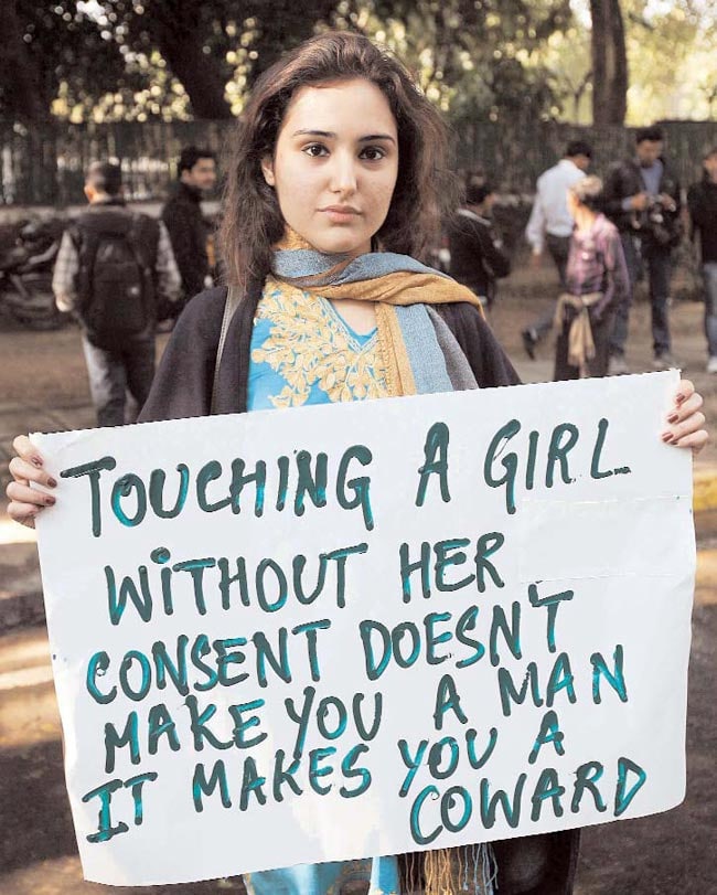 2 जनवरी 2013: तस्वीरों में इंडिया टुडे | पढ़ें इंडिया 2 जनवरी 2013: तस्वीरों में इंडिया टुडे | <a style='COLOR: #d71920' href='http://bit.ly/indiatoday-hindi-section' target='_blank'>पढ़ें इंडिया