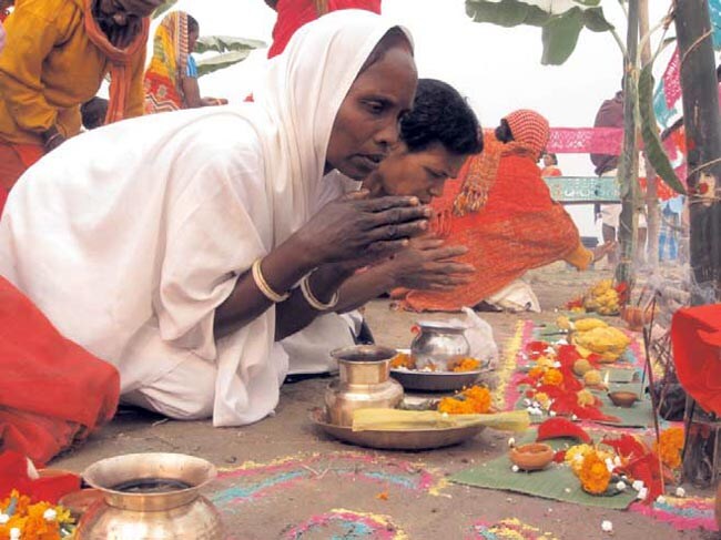 2 जनवरी 2013: तस्वीरों में इंडिया टुडे | पढ़ें इंडिया 2 जनवरी 2013: तस्वीरों में इंडिया टुडे | <a style='COLOR: #d71920' href='http://bit.ly/indiatoday-hindi-section' target='_blank'>पढ़ें इंडिया