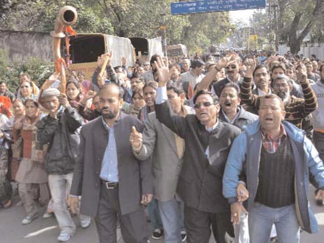 9 जनवरी 2013: तस्वीरों में इंडिया टुडे | पढ़ें इंडिया 9 जनवरी 2013: तस्वीरों में इंडिया टुडे | <a style='COLOR: #d71920' href='http://bit.ly/indiatoday-hindi-section' target='_blank'>पढ़ें इंडिया