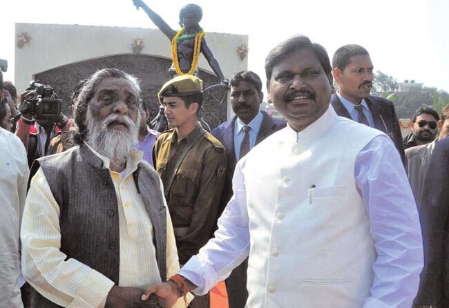 16 जनवरी 2013: तस्वीरों में इंडिया टुडे | पढ़ें इंडिया 16 जनवरी 2013: तस्वीरों में इंडिया टुडे | <a style='COLOR: #d71920' href='http://bit.ly/indiatoday-hindi-section' target='_blank'>पढ़ें इंडिया