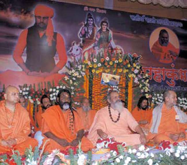 महाकुंभ की झलकियां | महाकुंभ पर महाकुंभ की झलकियां | <a style='COLOR: #d71920' href='http://bit.ly/odlIqh' target='_blank'>महाकुंभ पर