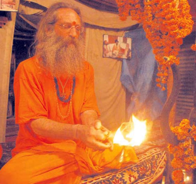 महाकुंभ की झलकियां | महाकुंभ पर महाकुंभ की झलकियां | <a style='COLOR: #d71920' href='http://bit.ly/odlIqh' target='_blank'>महाकुंभ पर