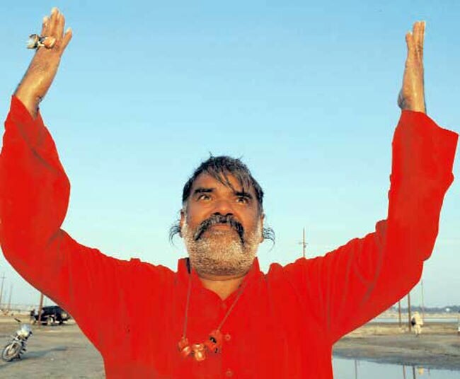 महाकुंभ की झलकियां | महाकुंभ पर महाकुंभ की झलकियां | <a style='COLOR: #d71920' href='http://bit.ly/odlIqh' target='_blank'>महाकुंभ पर