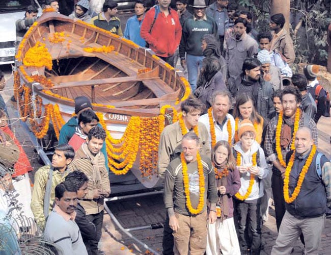 20 फरवरी 2013: तस्वीरों में इंडिया टुडे | पढ़ें इंडिया 20 फरवरी 2013: तस्वीरों में इंडिया टुडे | <a style='COLOR: #d71920' href='http://bit.ly/indiatoday-hindi-section' target='_blank'>पढ़ें इंडिया