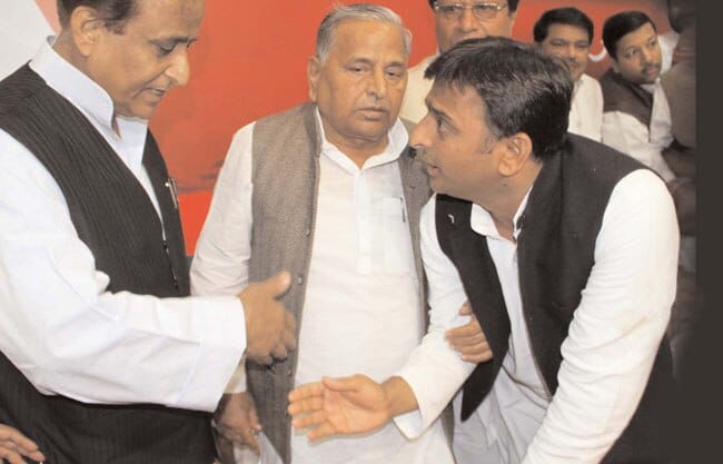 30 जनवरी 2013: तस्वीरों में इंडिया टुडे | पढ़ें इंडिया 30 जनवरी 2013: तस्वीरों में इंडिया टुडे | <a style='COLOR: #d71920' href='http://bit.ly/indiatoday-hindi-section' target='_blank'>पढ़ें इंडिया