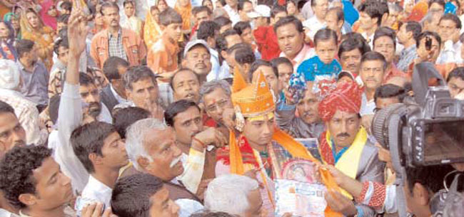 6 फरवरी 2013: तस्वीरों में इंडिया टुडे | पढ़ें इंडिया 6 फरवरी 2013: तस्वीरों में इंडिया टुडे | <a style='COLOR: #d71920' href='http://bit.ly/indiatoday-hindi-section' target='_blank'>पढ़ें इंडिया